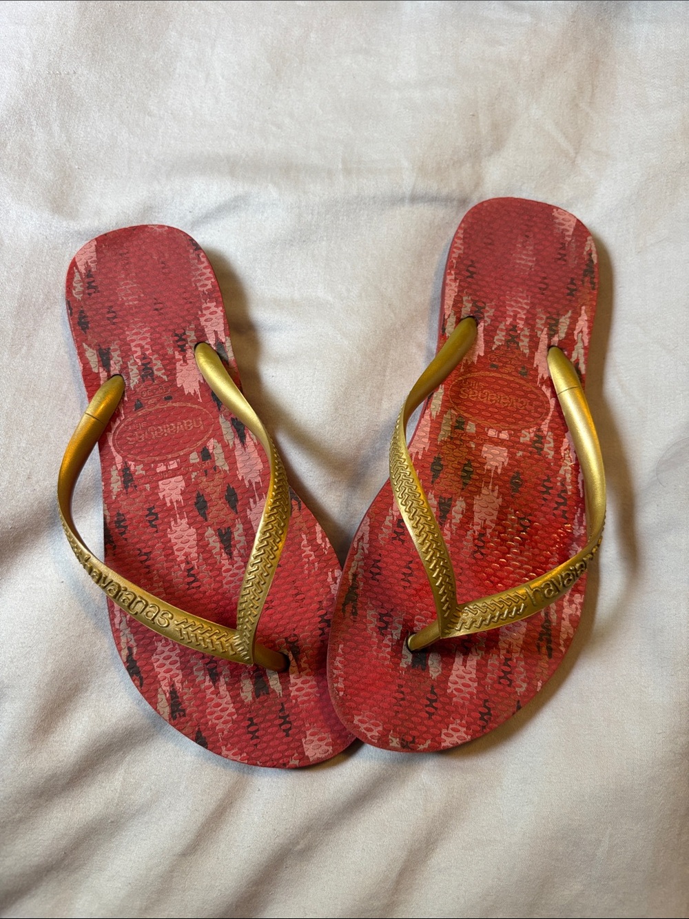 Havaianas Slim Gold-Strap Red Patterned Women's Flip Flops